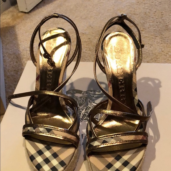 Burberry wedge shoes. - Picture 4 of 7